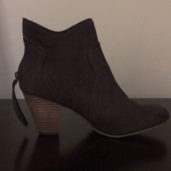 Report I NWOT I Brown Faux Suede Booties - Picture 6 of 7